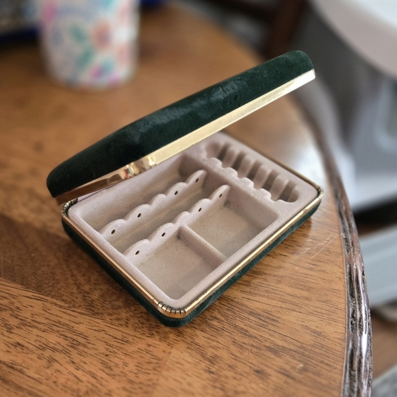 Other - Green Velvet Hinged Travel Jewelry Box With Mirror